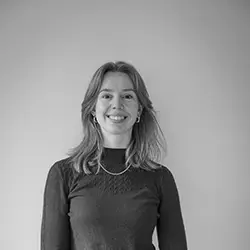 Hanne Martens maakt deel uit van het team van praktijk M-Core, een multidisciplinair zorgteam dat gespecialiseerd is in kinesitherapie, osteopathie, causopractie, podologie en NEI-therapie.