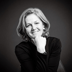 Magali Suy maakt deel uit van het team van praktijk M-Core, een multidisciplinair zorgteam dat gespecialiseerd is in kinesitherapie, osteopathie, causopractie, podologie en NEI-therapie.